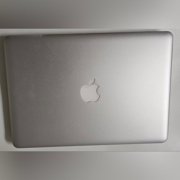 APPLE LAPTOP MACBOOK PRO 13